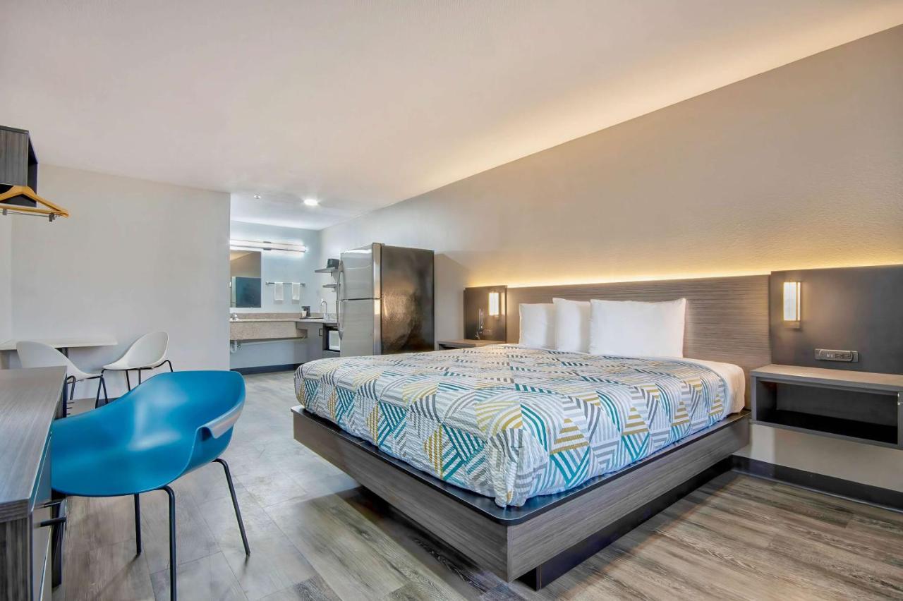 Hotel 6 - Texas City, Tx 2*